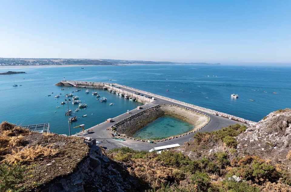 Port de pêche avec bateaux